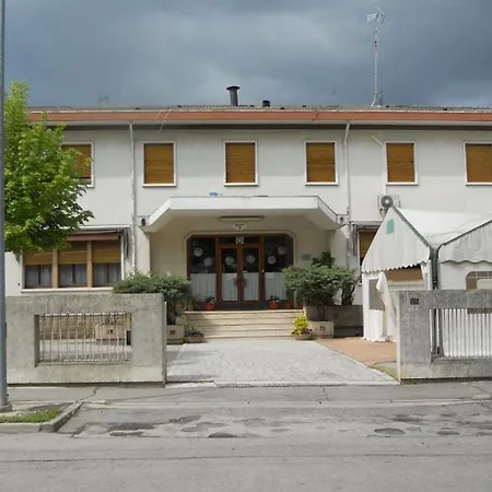 Cauccio Ξενοδοχείο *